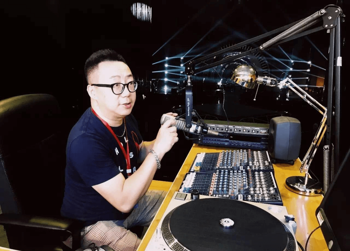 不当段子手,我们一起看看《中国乐队》背后的故事。